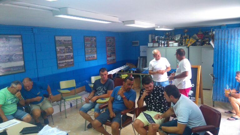 REUNIÓN DEL COORDINADOR CON LOS ENTRENADORES